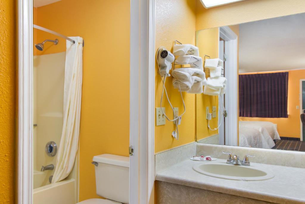 Americas Best Value Inn Darien photo 4