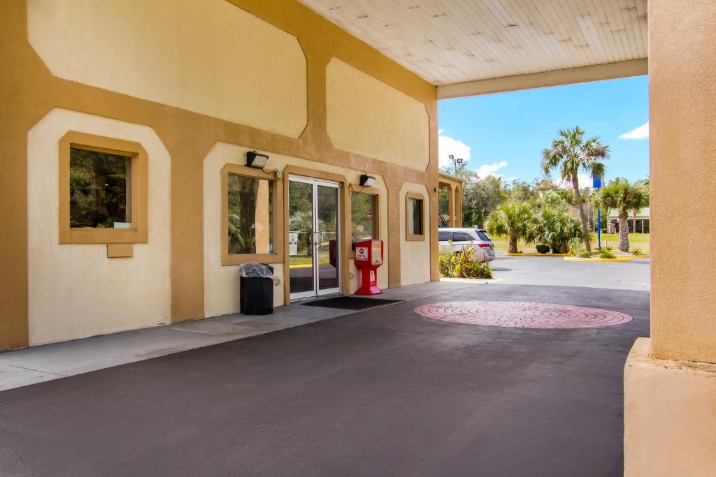 Americas Best Value Inn Darien image