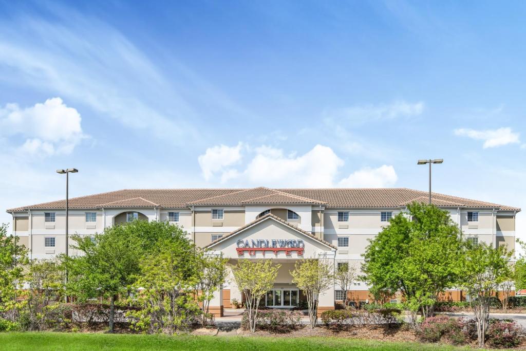 Candlewood Suites Destin-Sandestin, an IHG Hotel image