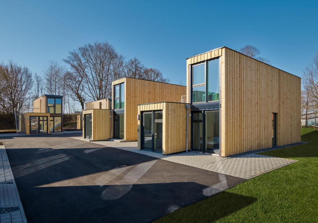 Modern ausgebauter Überseecontainer als Tiny House photo 2