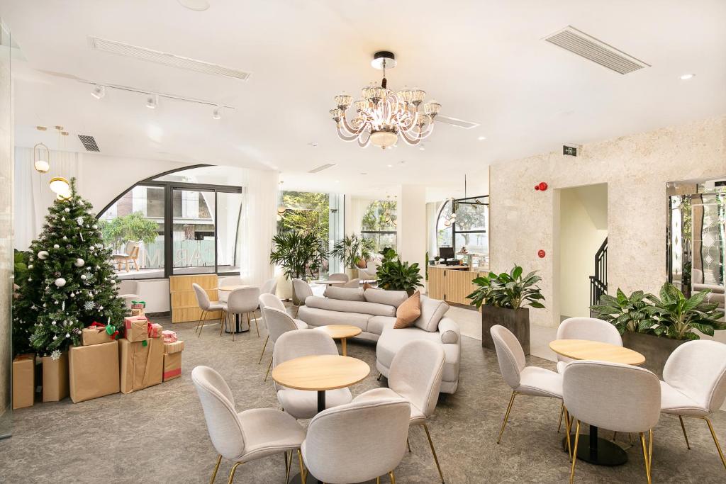 OYO 541 Maple Suite Hotel