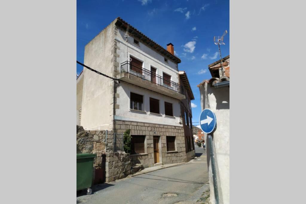 Casa de pueblo cerca de Gredos y Navaluenga photo 1