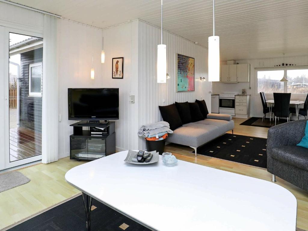 4 person holiday home in Ringk bing photo 3