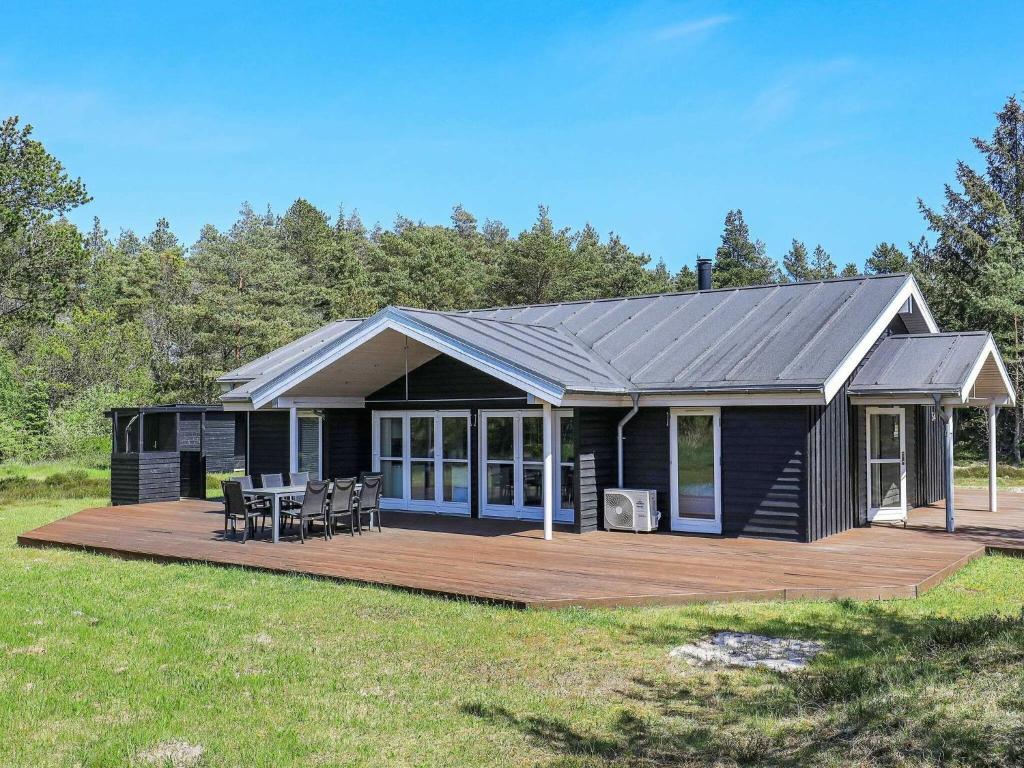 Four-Bedroom Holiday home in Ålbæk 7 photo 1