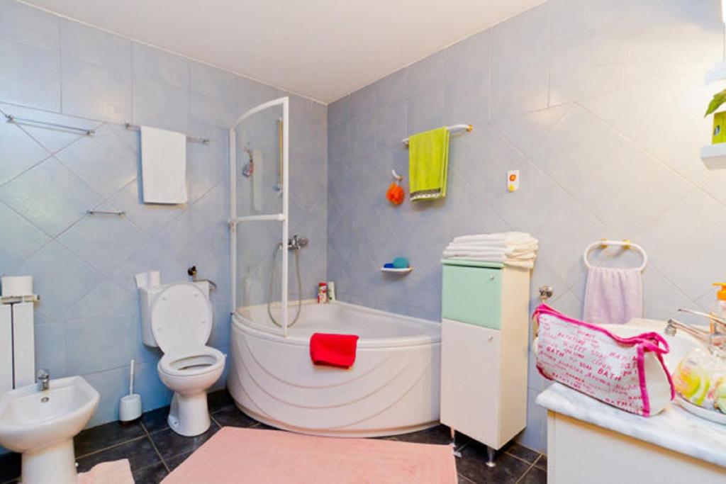 Апартаменты (Улучшенные апартаменты с 3 спальнями), Apartments and Rooms Trsje