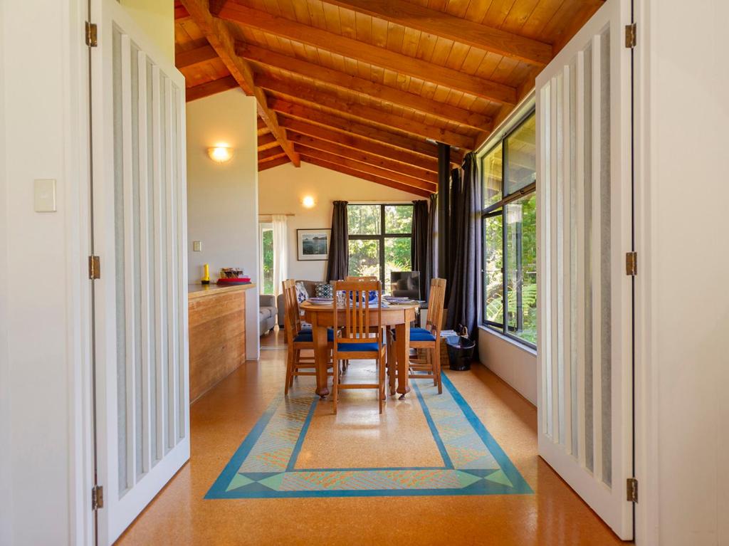 Hahei Hideaway - Hahei Holiday Home photo 4