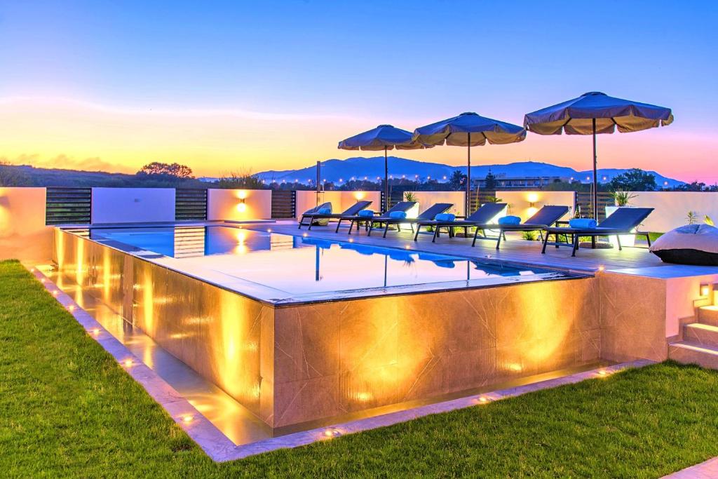 Villa Solaris Heated Pool & Jacuzzi photo 1