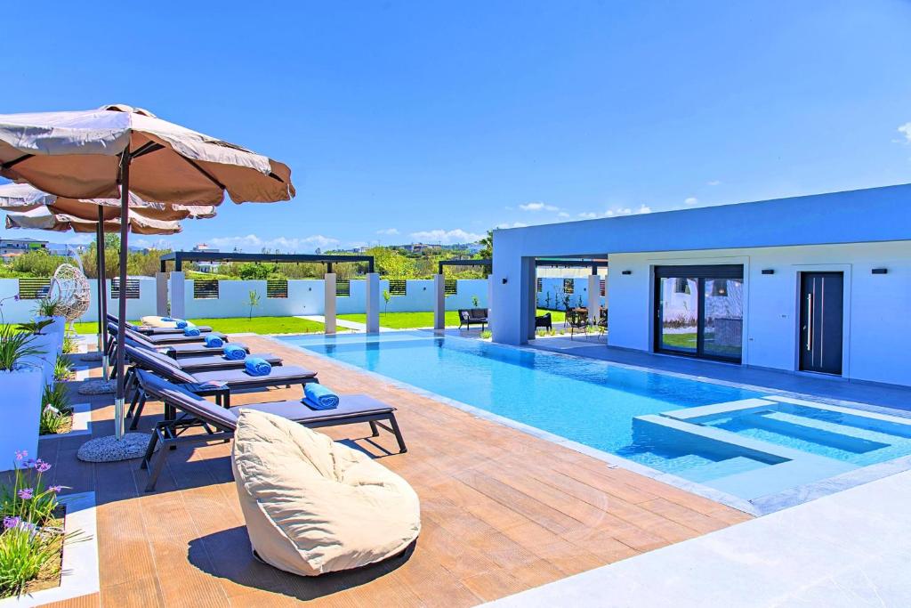 Villa Solaris Heated Pool & Jacuzzi photo 3