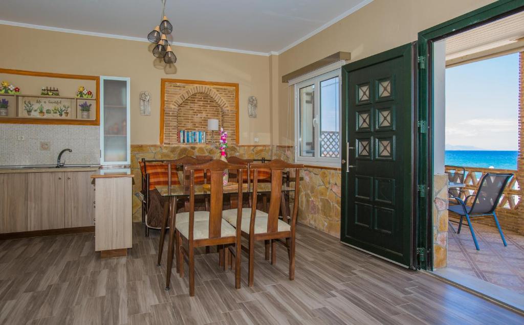 Laura Beach House photo 4
