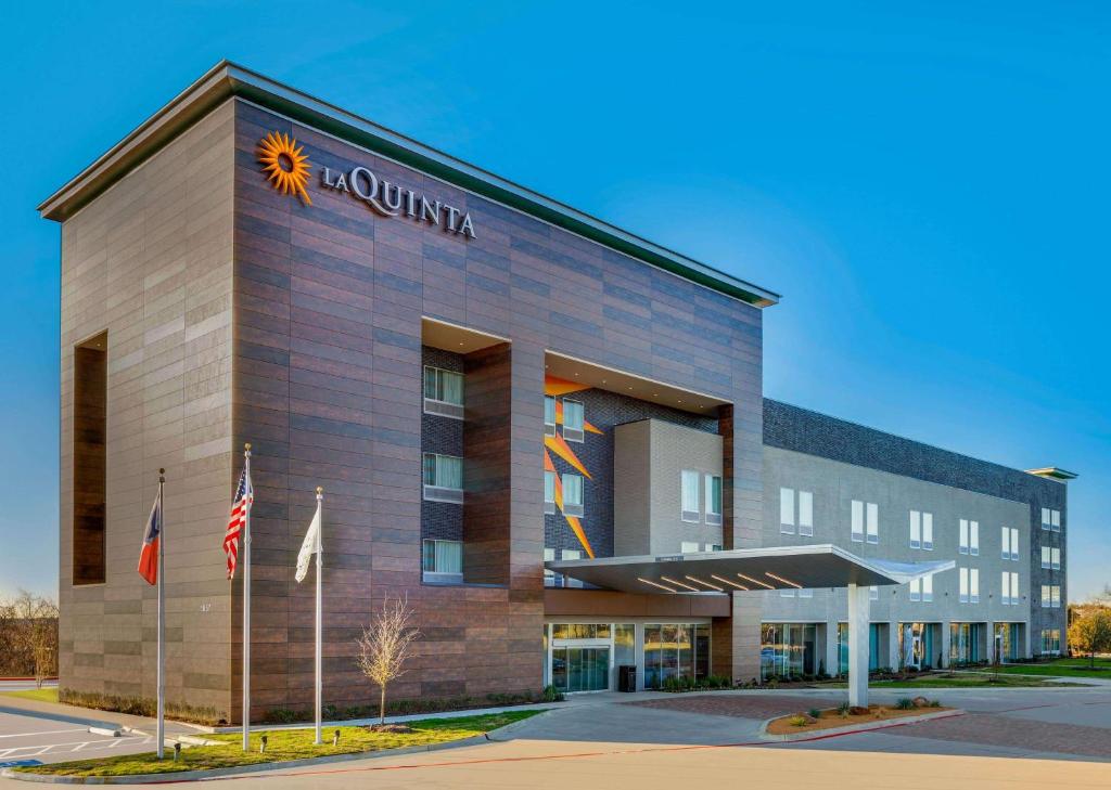 La Quinta Inn & Suites by Wyndham Lewisville photo 3