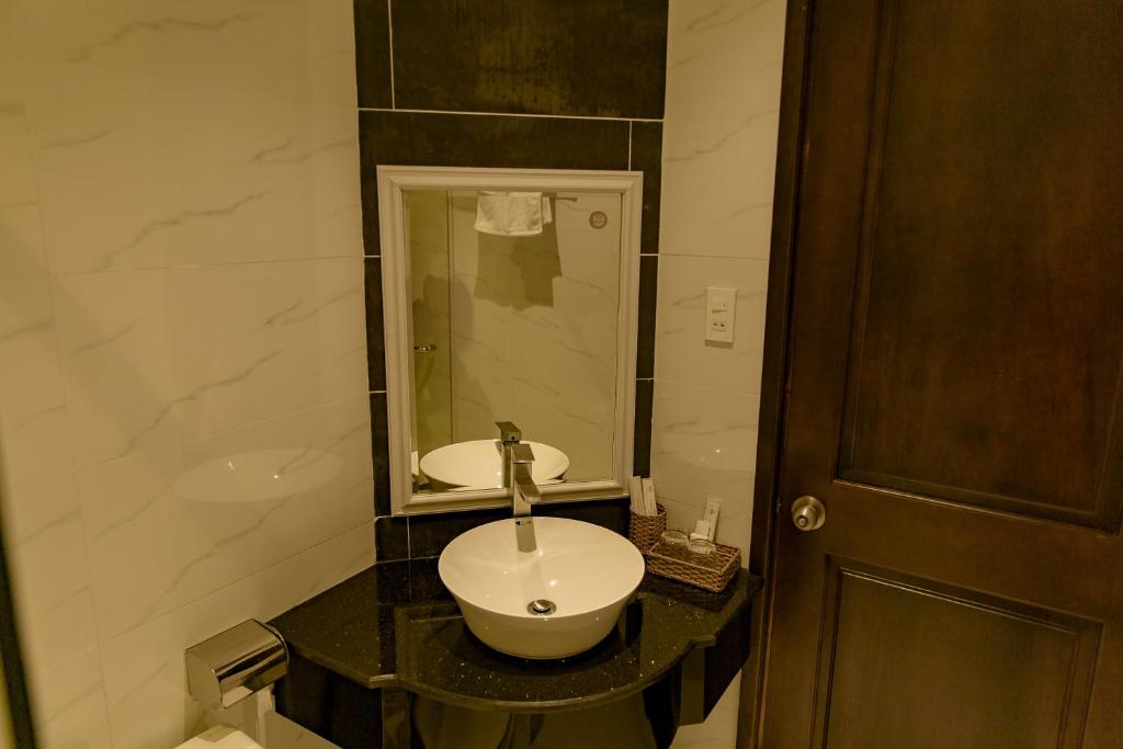 KHÁCH SẠN ĐẠT THỊNH