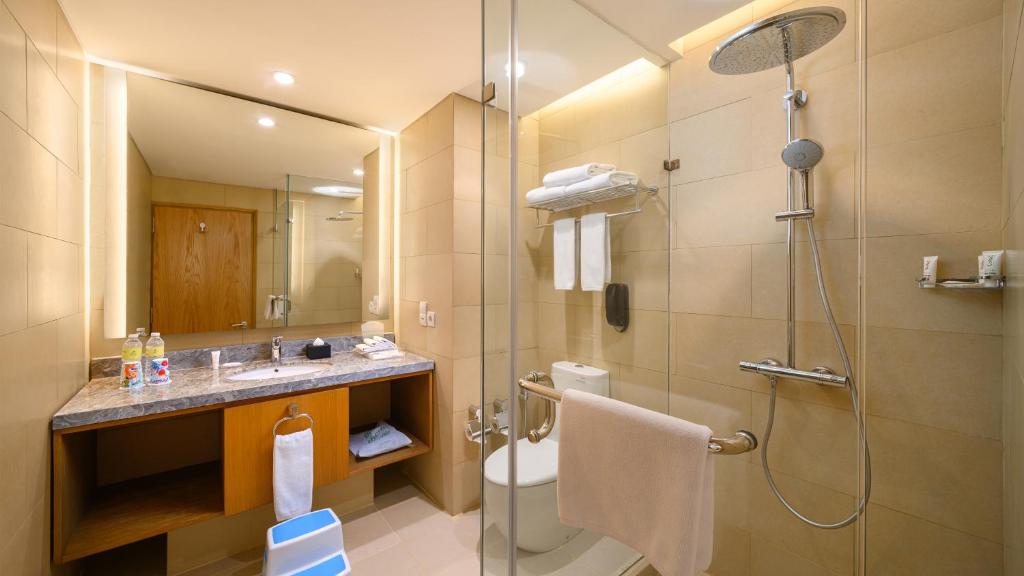 Сьюит (Люкс с 2 спальнями и мини-кухней), Holiday Inn & Suites Jakarta Gajah Mada