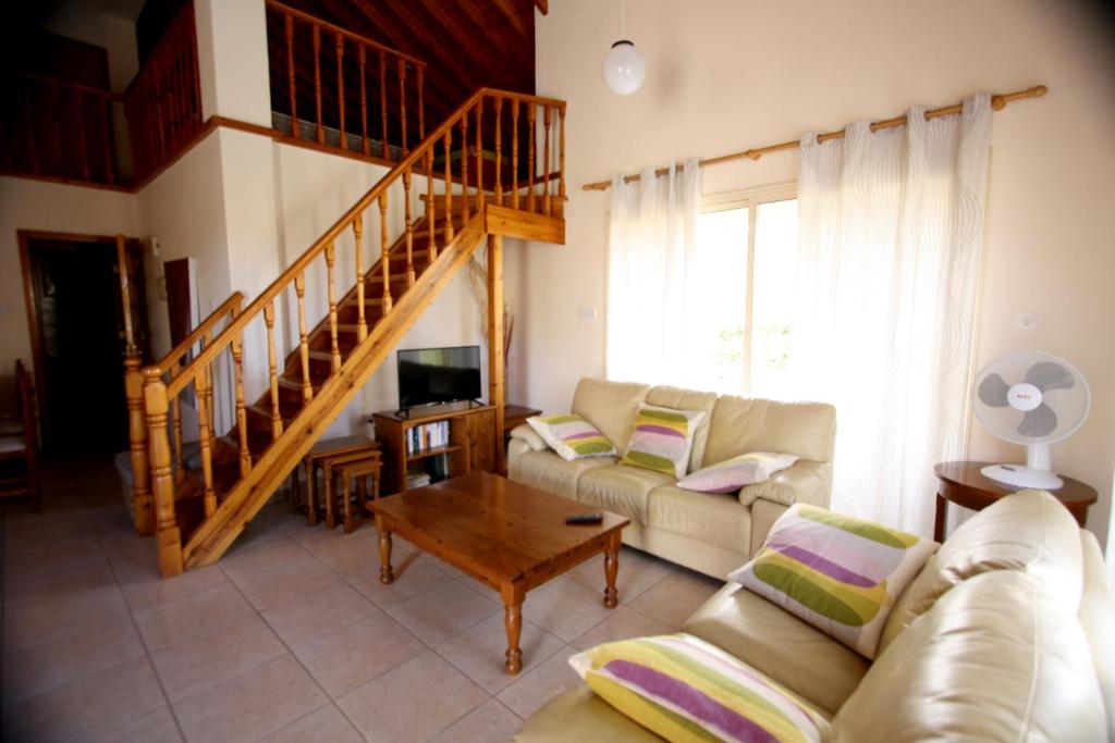 Hilltop Chalet photo 4