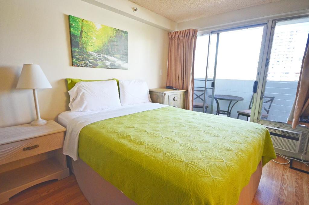KV702 Waikiki Private Waterfall Room, Mountain View! image