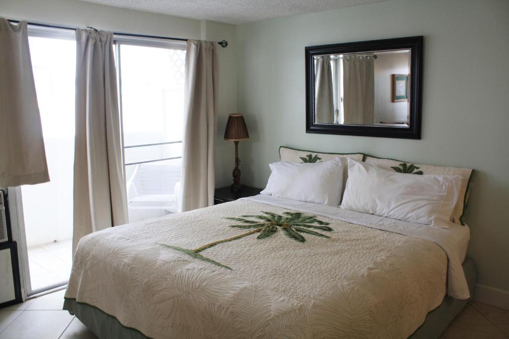 Renovated Private Kuhio Village 708A Studio - 2 min Walk 2 the Beach! image