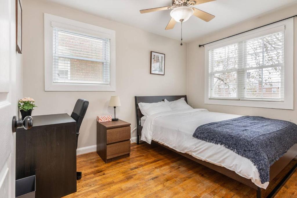 Gorgeous Home 10 min to DC by CozySuites photo 3