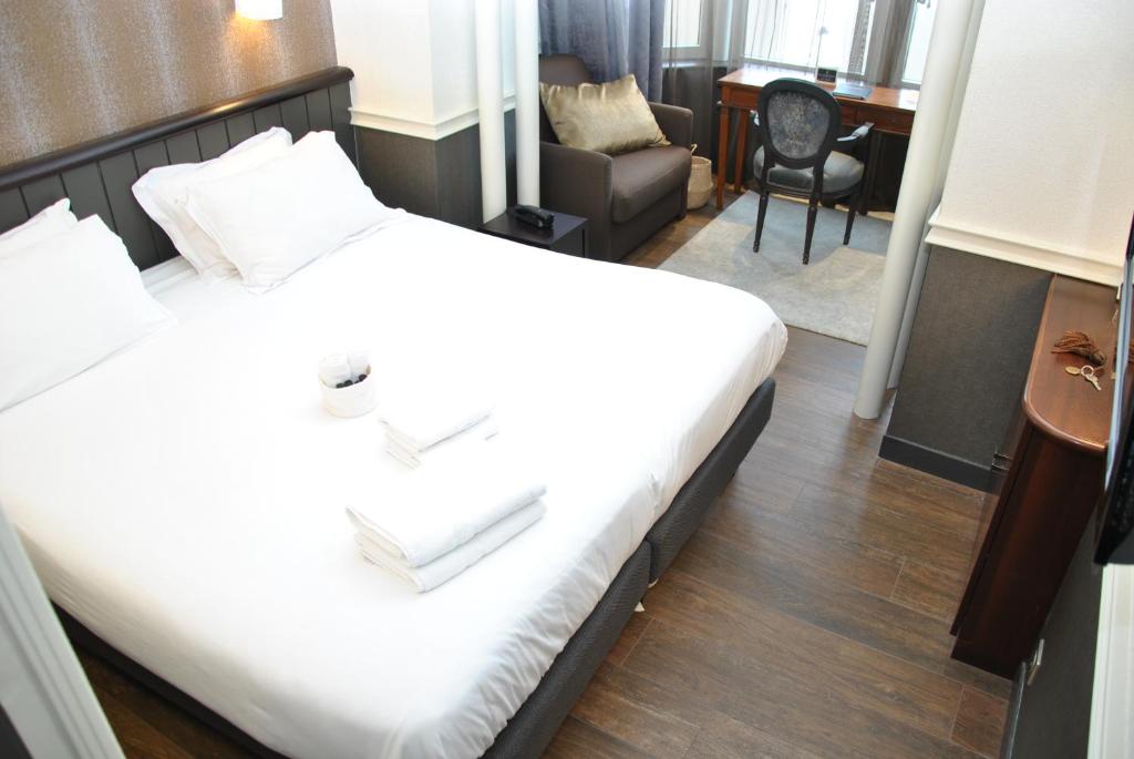 Двухместный (Двухместный номер с эркером с видом на море и террасу), Hôtel Beaufort