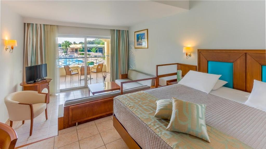Сьюит (Полулюкс (для 2 взрослых и 2 детей)), Kipriotis Maris Suites
