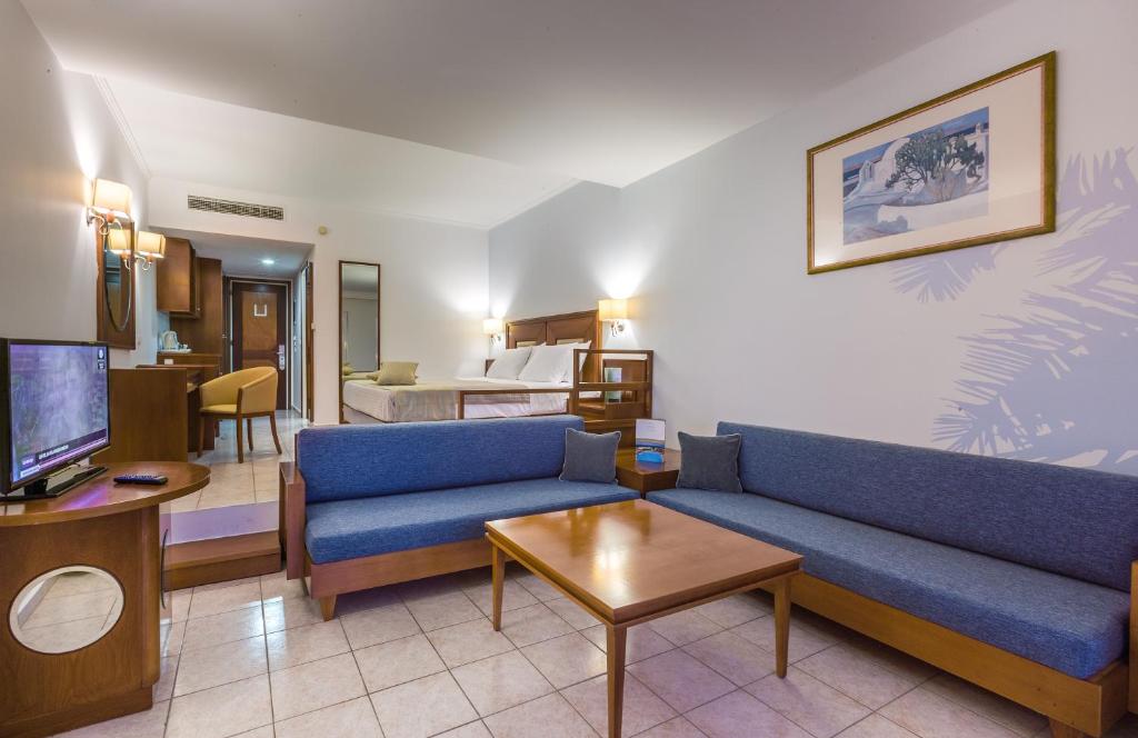 Сьюит (Полулюкс (для 2 взрослых и 2 детей)), Kipriotis Maris Suites