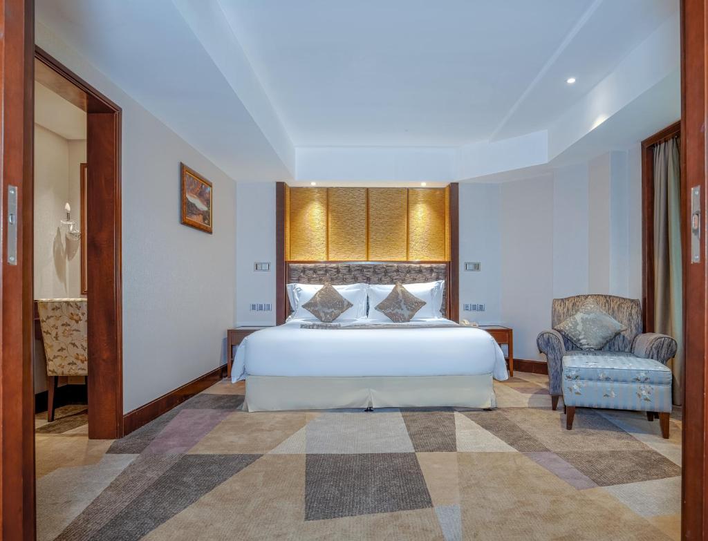 Сьюит (Семейный люкс с 2 отдельными кроватями), Crowne Plaza Changsha City Centre