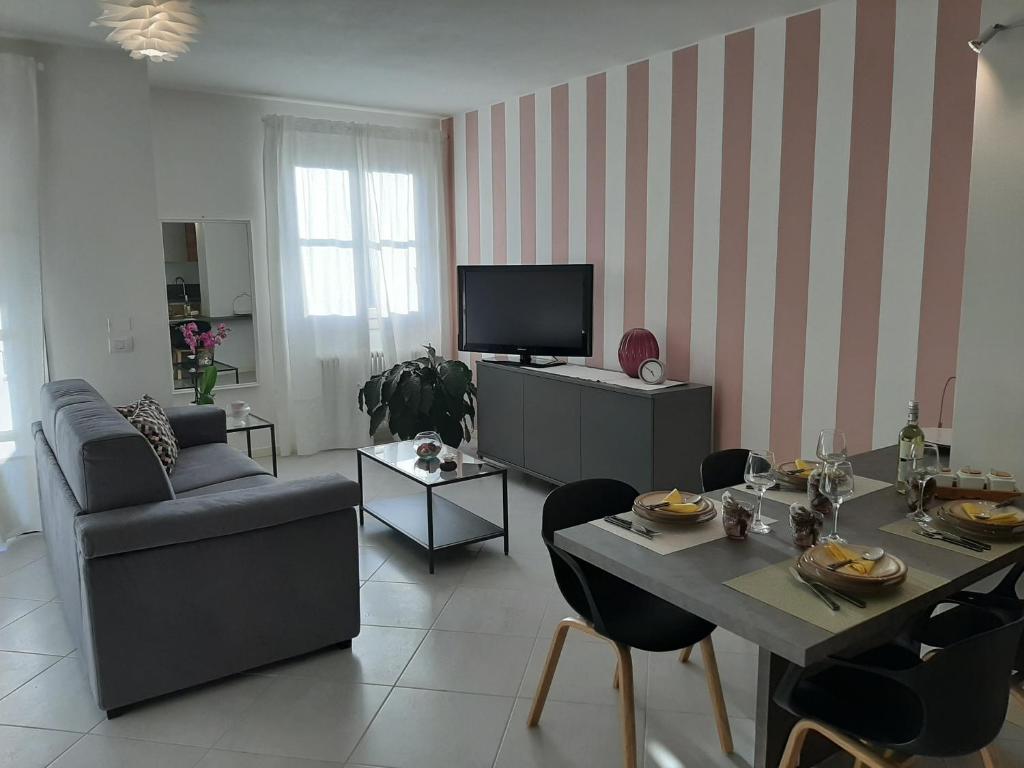 Appartamento vista lago con piscina, terrazza panoramica e jacuzzi photo 4
