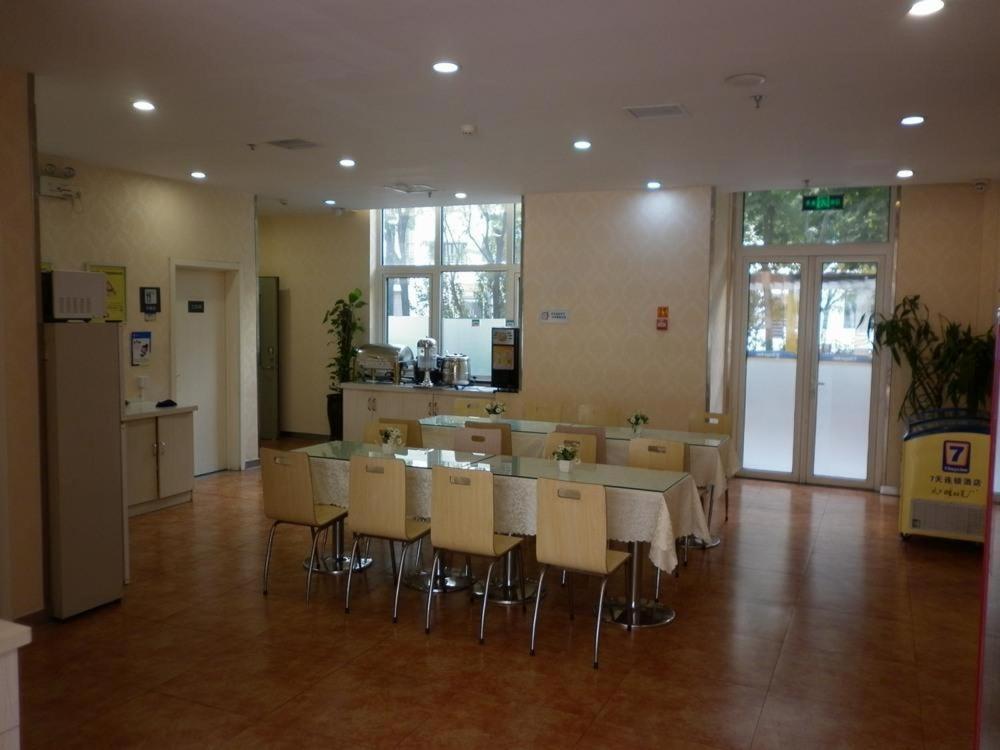 7Days Inn Tianjin Development Zone The Fifth Avenue Convention and Exhibition Center photo 2