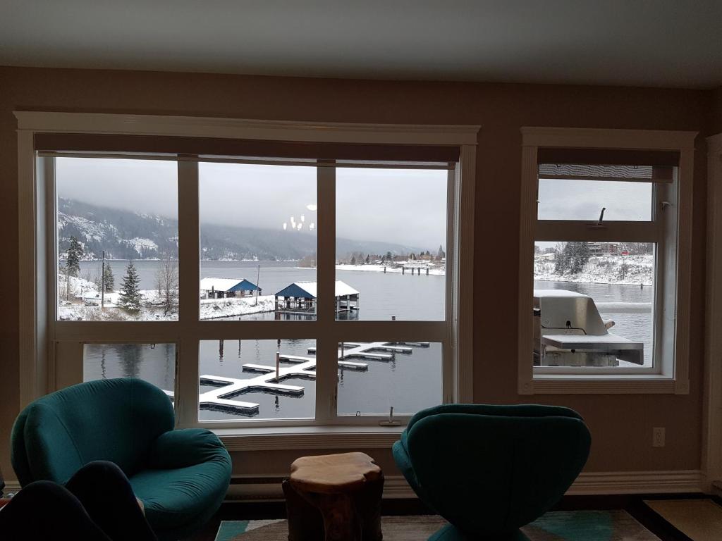 Kaslo Bay Condominium photo 1