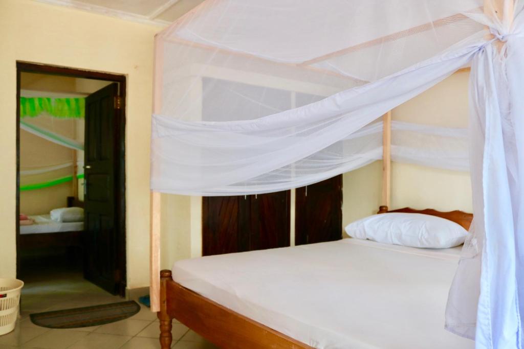 A wonderful Beach property in Diani Beach Kenyaa dream holiday place photo 2