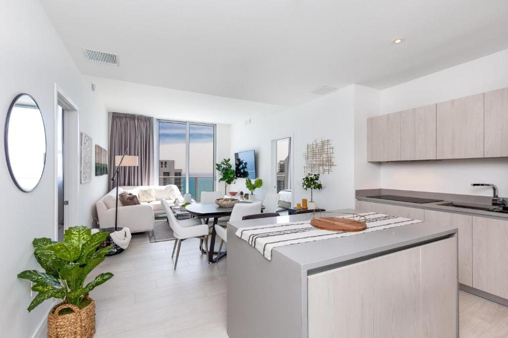 Luxury Penthouse Rental two bedroom at Hyde Beach House Resort 43th floor Miami photo 4