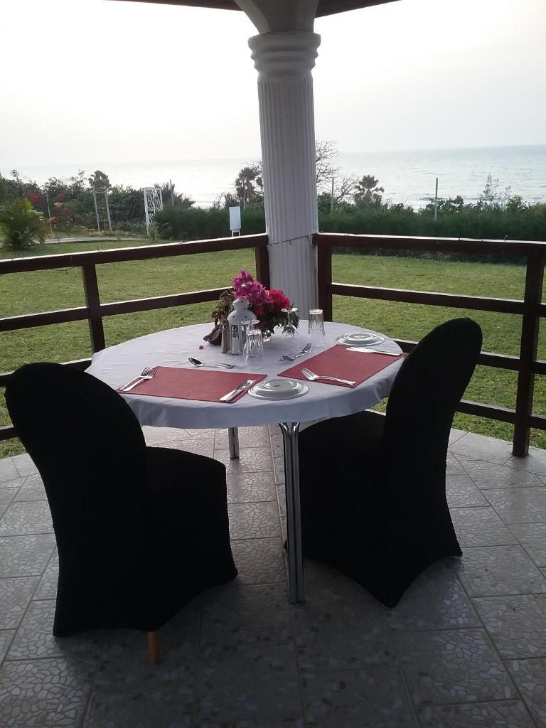 Ocean Villa Heights photo 2