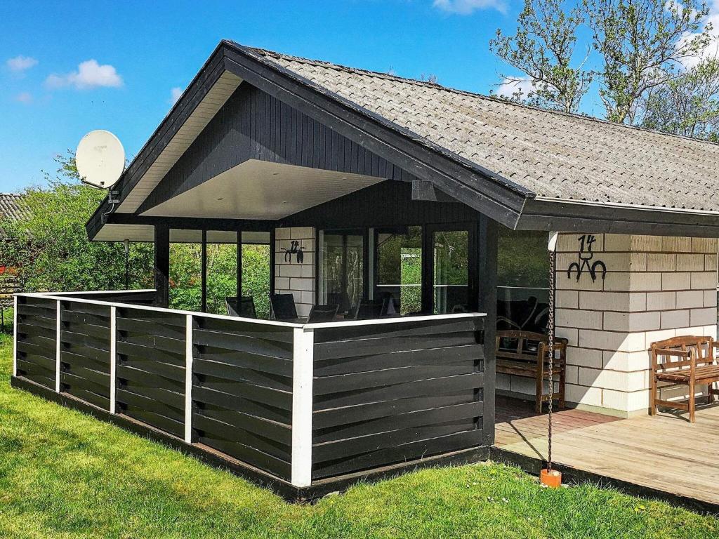 Three-Bedroom Holiday home in Hemmet 67 photo 1