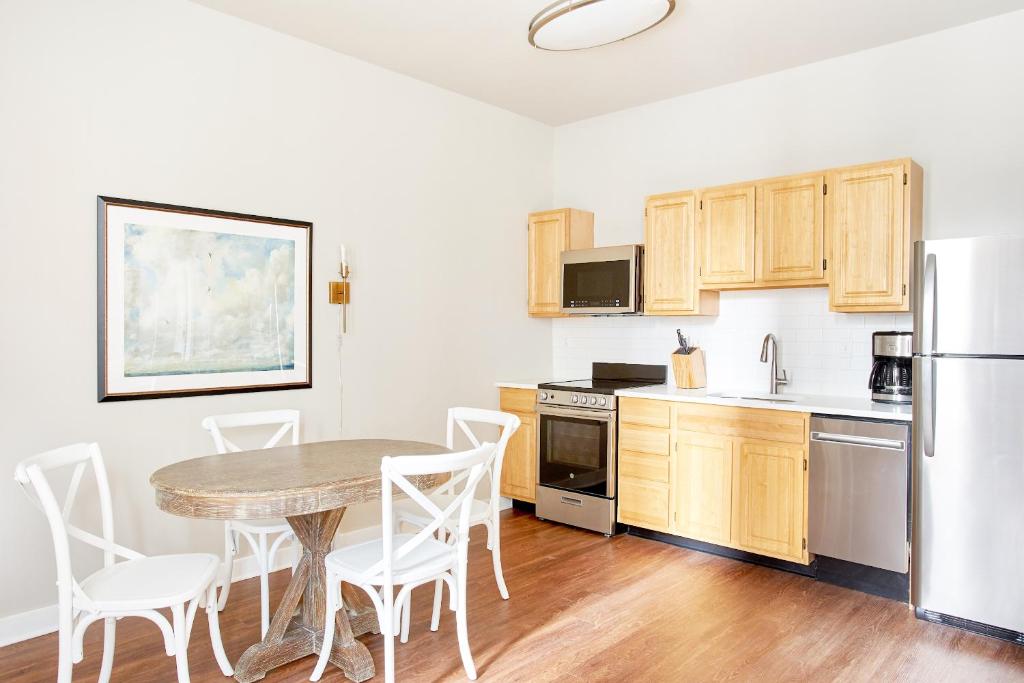 Сьюит (Люкс с кроватью размера «queen-size»), Sonder l Liberty Place