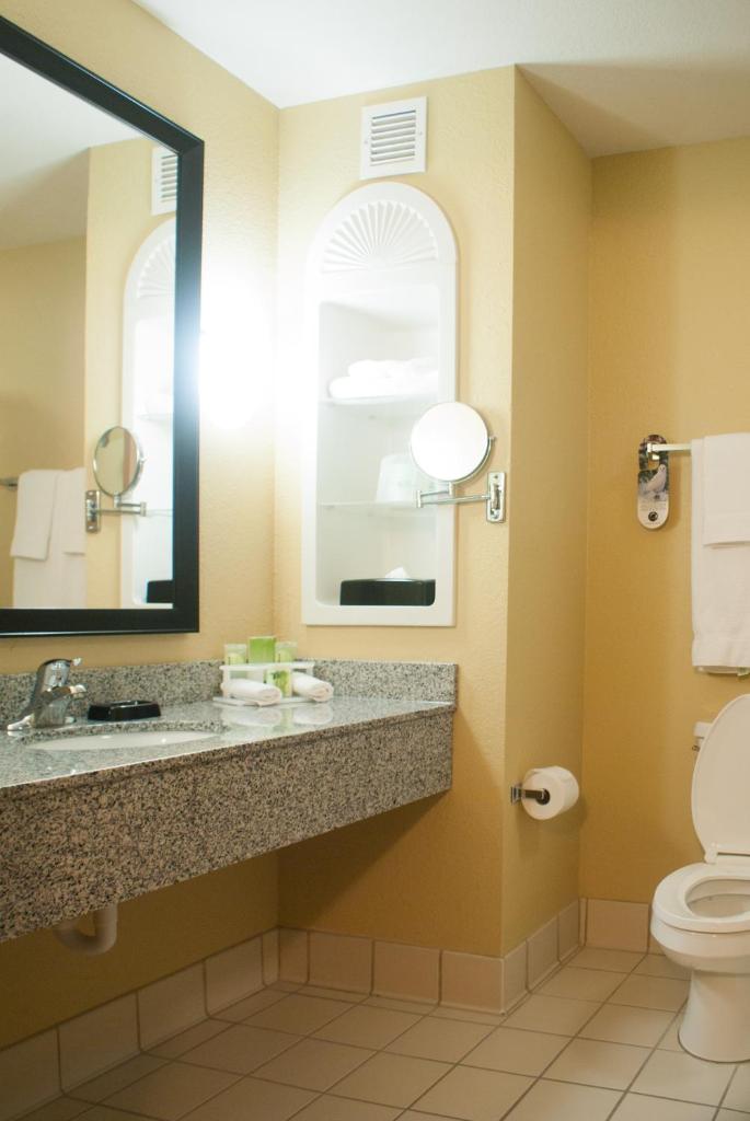Holiday Inn Express & Suites Jacksonville South - I-295, an IHG Hotel photo 1