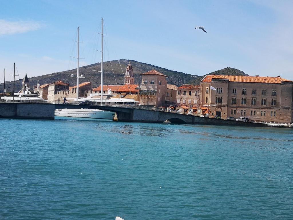 Apartman Petrovic CITY CENTER TROGIR photo 2