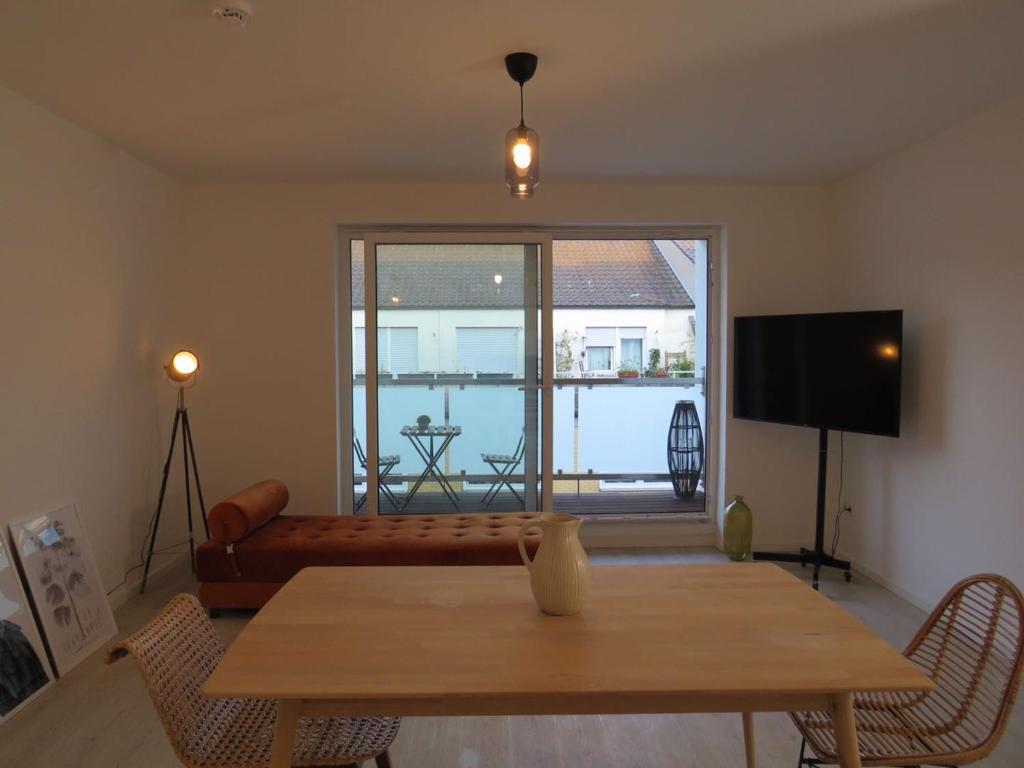L8 Street - Q2 16 photo 2