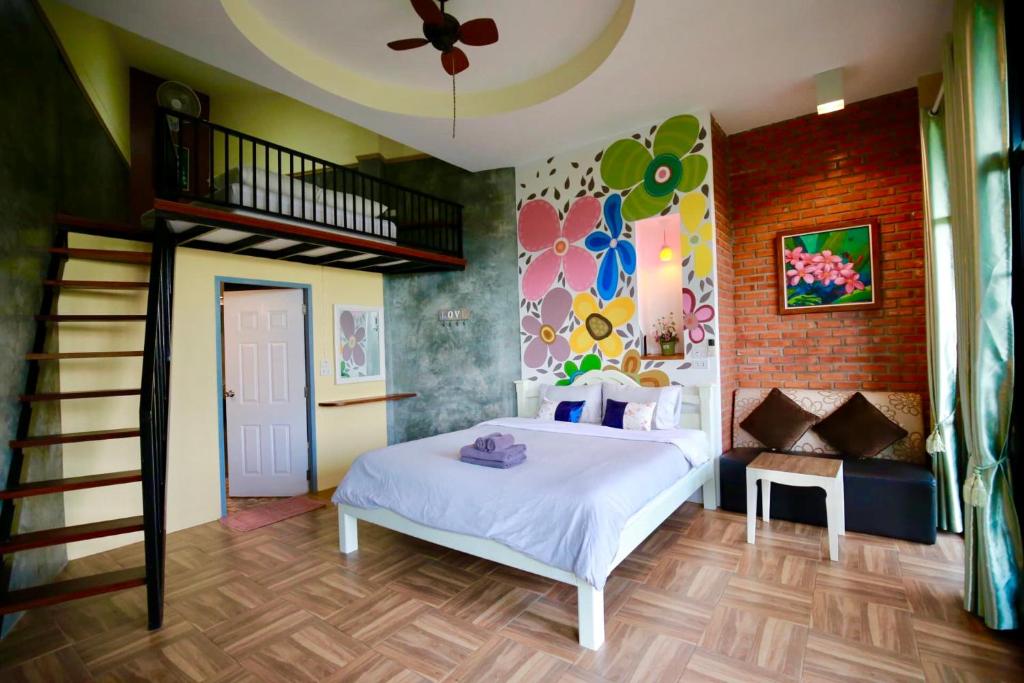 TonSilp Art Home photo 2