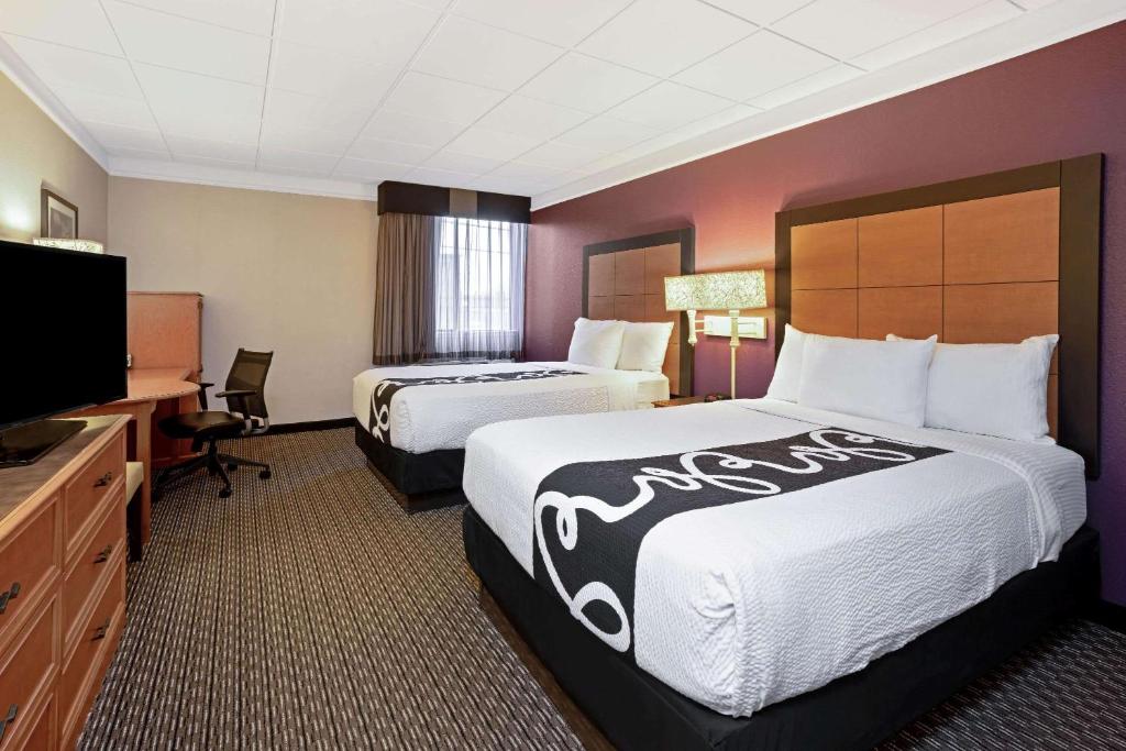 La Quinta Inn & Suites by Wyndham Tacoma - Seattle image