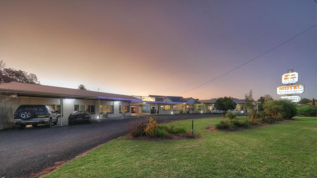 Glen Innes Motel - Tap to explore photos