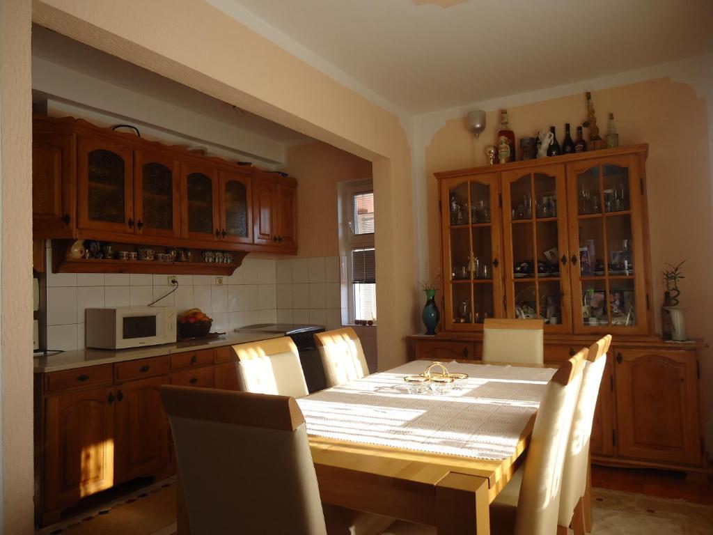 Апартаменты (Апартаменты с 3 спальнями и видом на море), Apartments Villa Mićunović