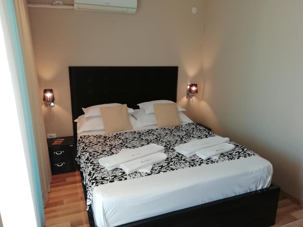 Двухместный (Двухместный номер Делюкс с 1 кроватью и балконом), Apartments and Rooms Grand Palazzo