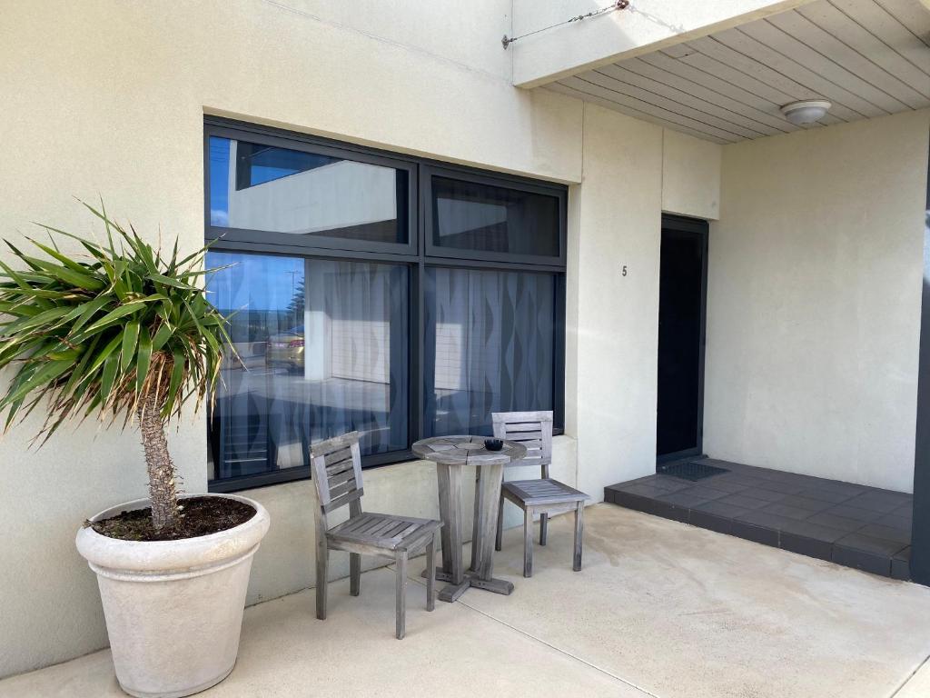 Atlantic West Beach Apartments photo 2