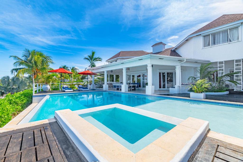 Villa Northwinds - At Orange Hill - Private Pool photo 1