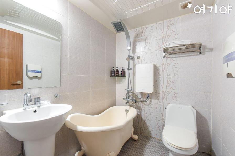 Двухместный (Двухместный номер с 1 кроватью), Peanut Hotel