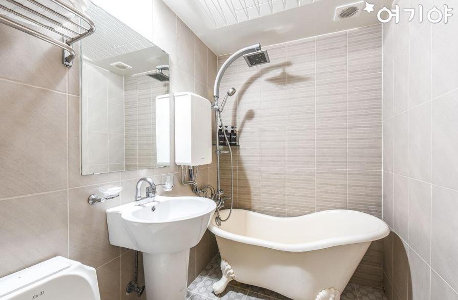 Двухместный (Двухместный номер с 1 кроватью), Peanut Hotel
