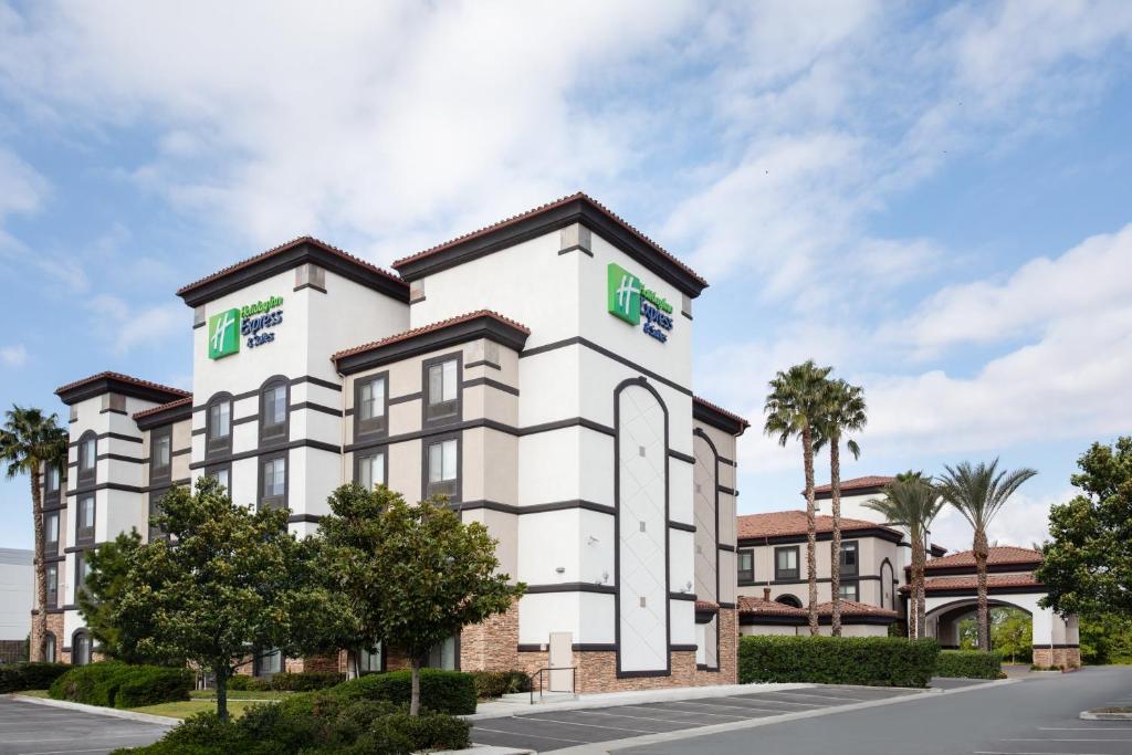 Holiday Inn Express and Suites Ontario Airport, an IHG Hotel image