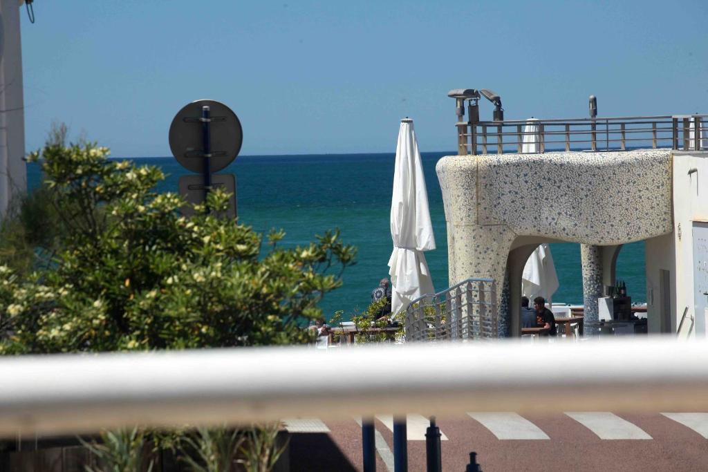Deluxe and luminous apartment front of the sea photo 3