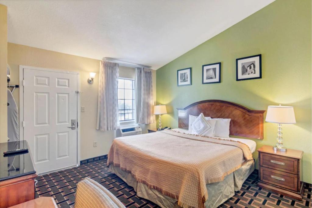 Savannah Garden Hotel image