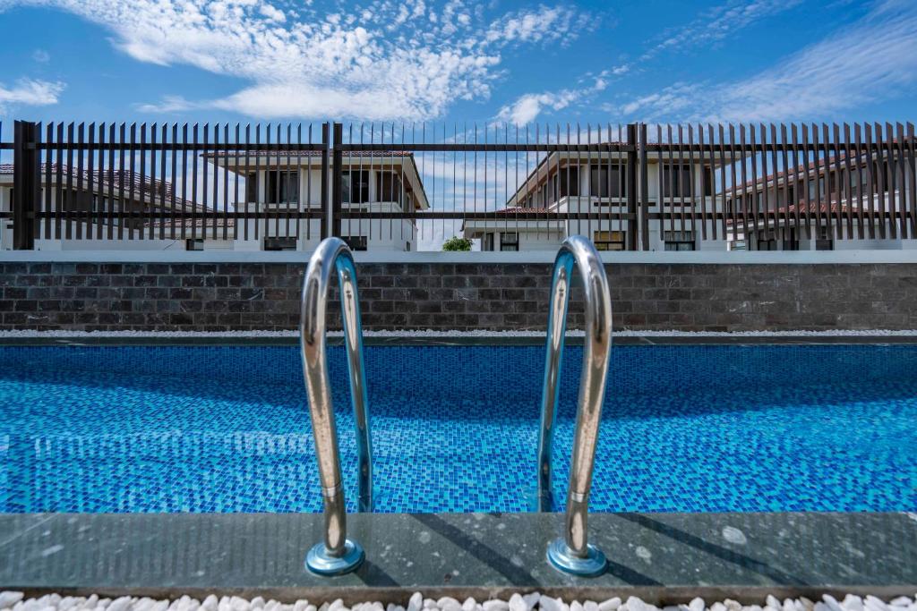 FLC Halong Bay IDCWH Villa Golf & Resort