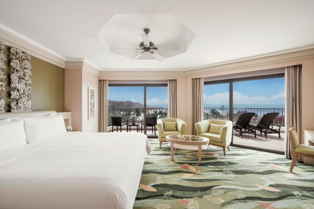 Двухместный (Номер с кроватью размера «king-size», террасой и видом на море), Shangri-La's Rasa Sentosa Resort & Spa