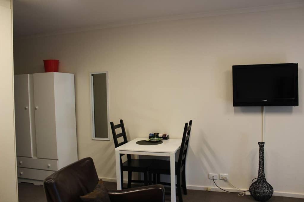 Box Hill Studio 3 at Canterbury Gardens photo 4